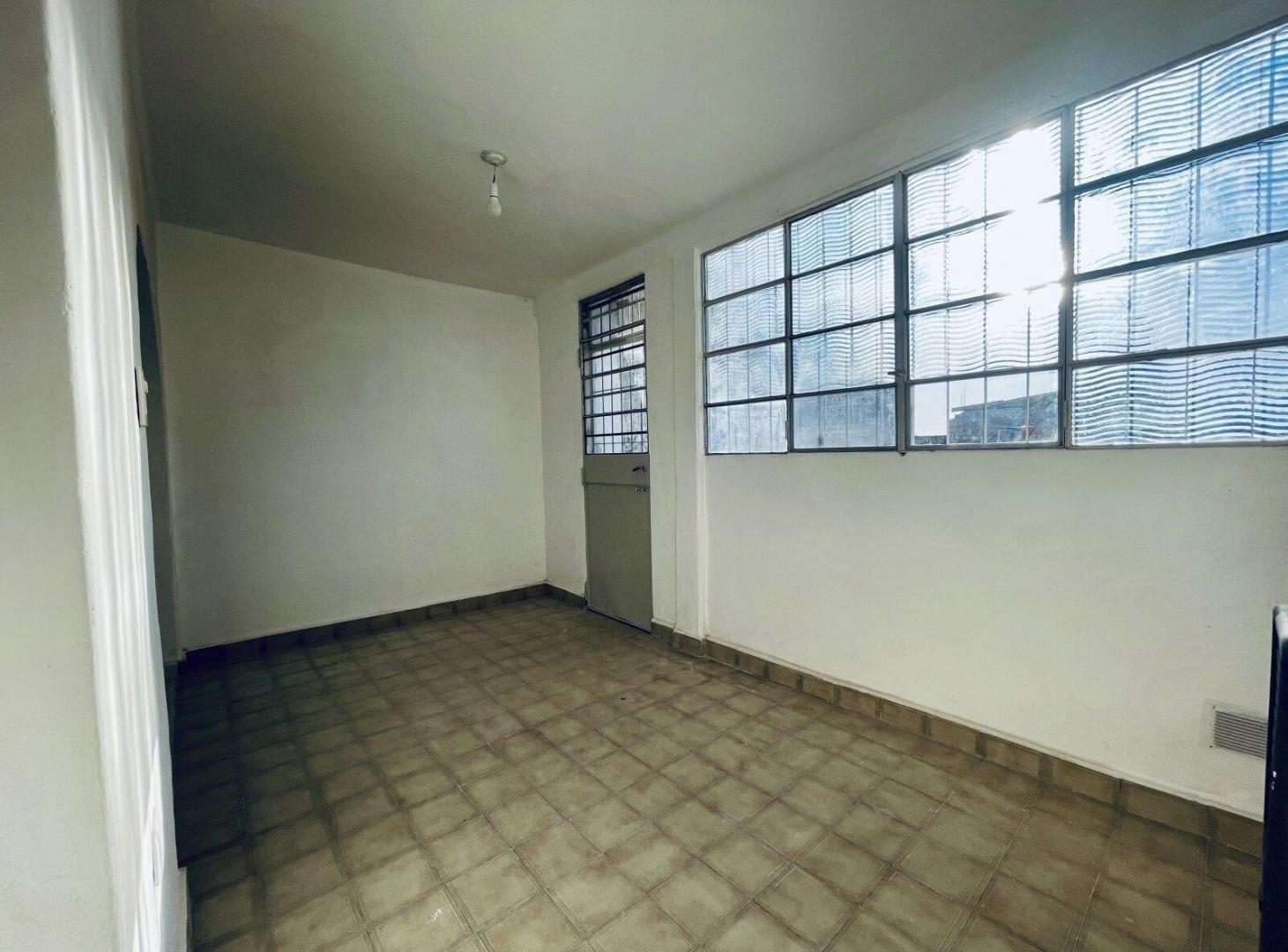 Foto de CASA EN VENTA 2 DORM + PLANOS, imagen 2