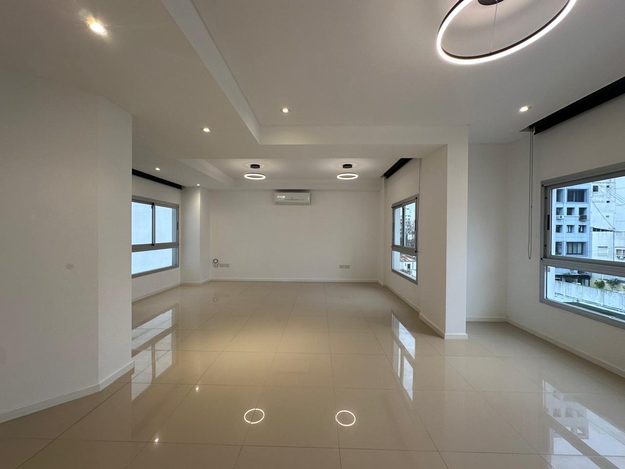 Foto de DEPARTAMENTO SEMIPISO DE 2 DORMITORIOS CATEGORIA EN ALQUILER, 46 ENTRE, imagen 1