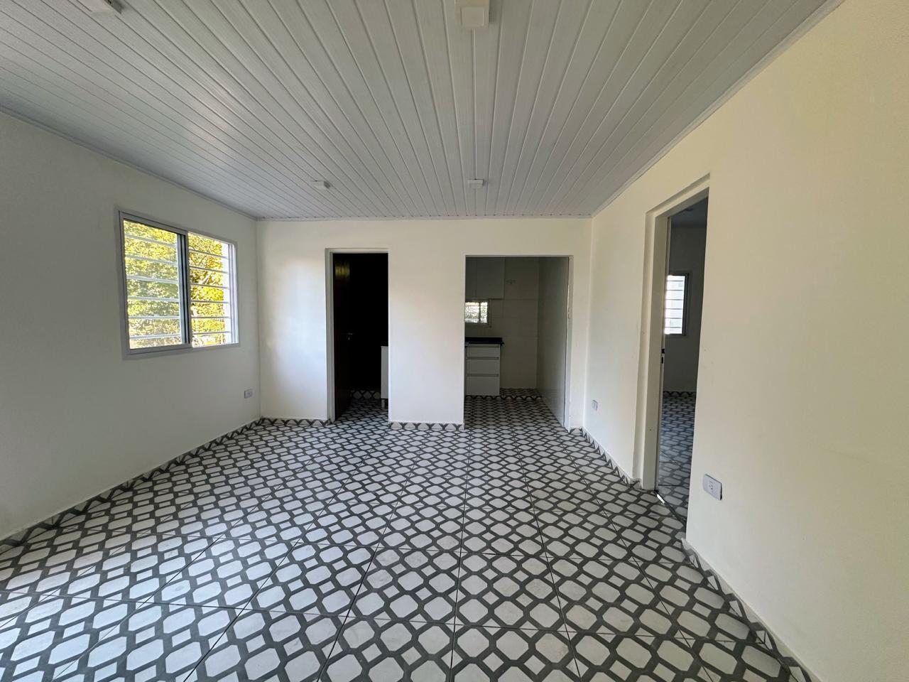 Foto de CASA + 2 LOCALES EN VENTA SOBRE TERRENO DE 1000M2, RUTA 2 KM52,ABASTO., imagen 3