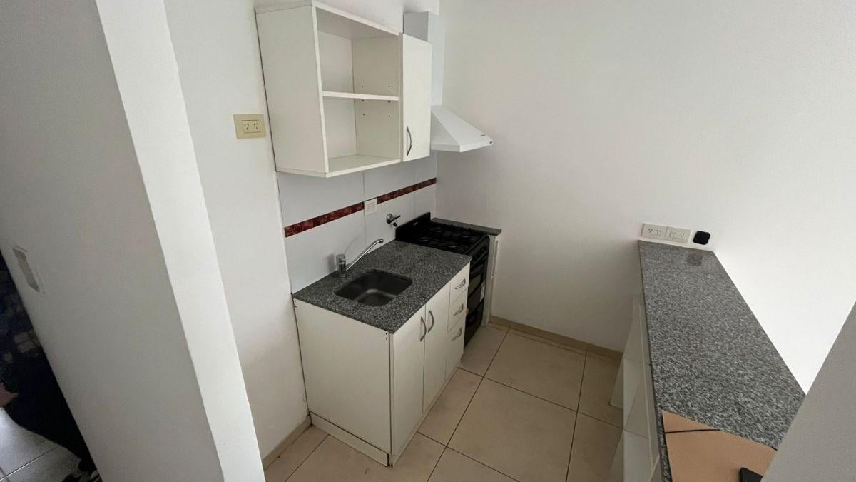 Foto de Departamento 2 Ambientes en alquiler en Castelar Norte, imagen 3