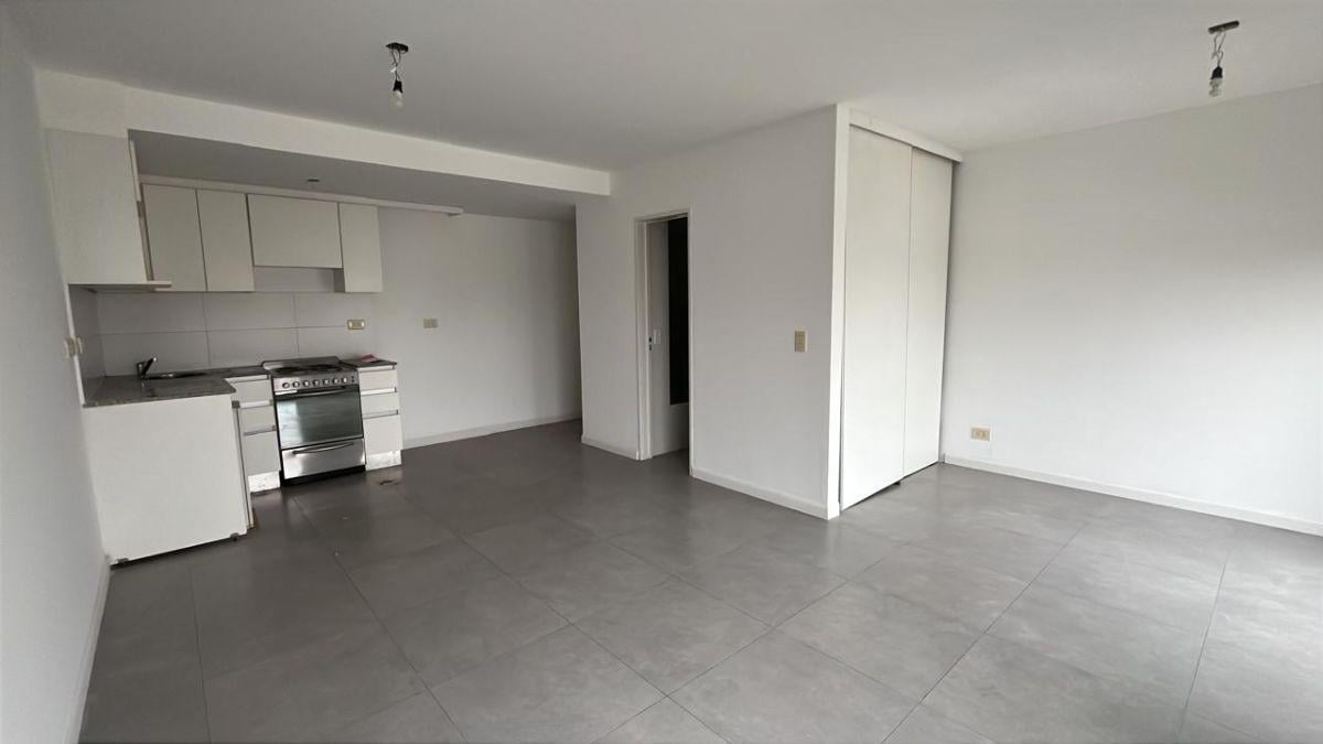 Foto de Departamento monoambiente en alquiler en Castelar Norte con TERRAZA, imagen 4