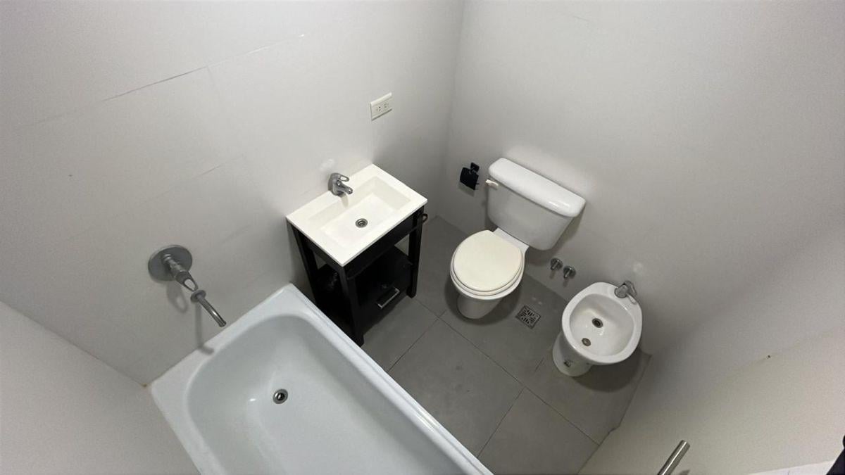 Foto de Departamento monoambiente en alquiler en Castelar Norte con TERRAZA, imagen 3