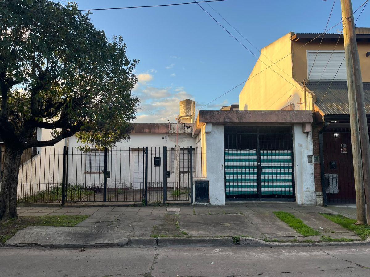 Foto de Casa a reciclar perfectamente ubicada en Castelar, imagen 1