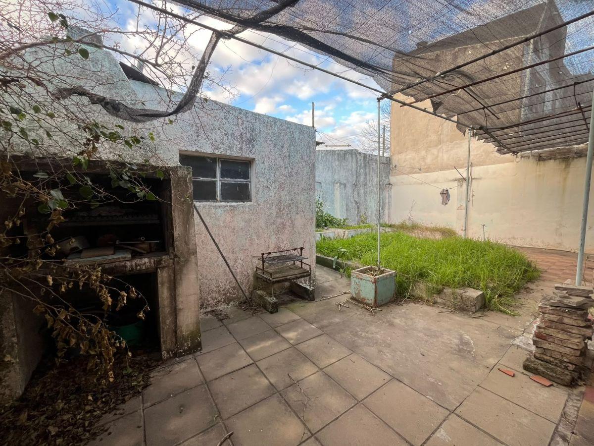 Foto de Casa a reciclar perfectamente ubicada en Castelar, imagen 3