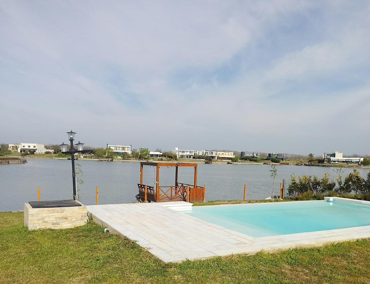 Foto de CASA A LAGUNA EN SAN SEBASTIAN 2 PLANTAS 3 DORM 3 BAÑOS PISCINA MUELLE, imagen 1