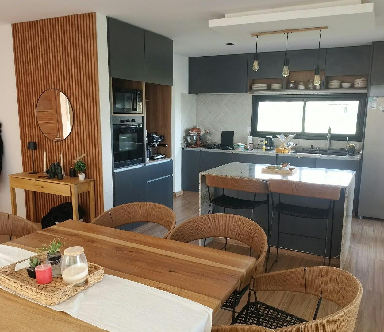Foto de CASA A LAGUNA EN SAN SEBASTIAN 2 PLANTAS 3 DORM 3 BAÑOS PISCINA MUELLE, imagen 2