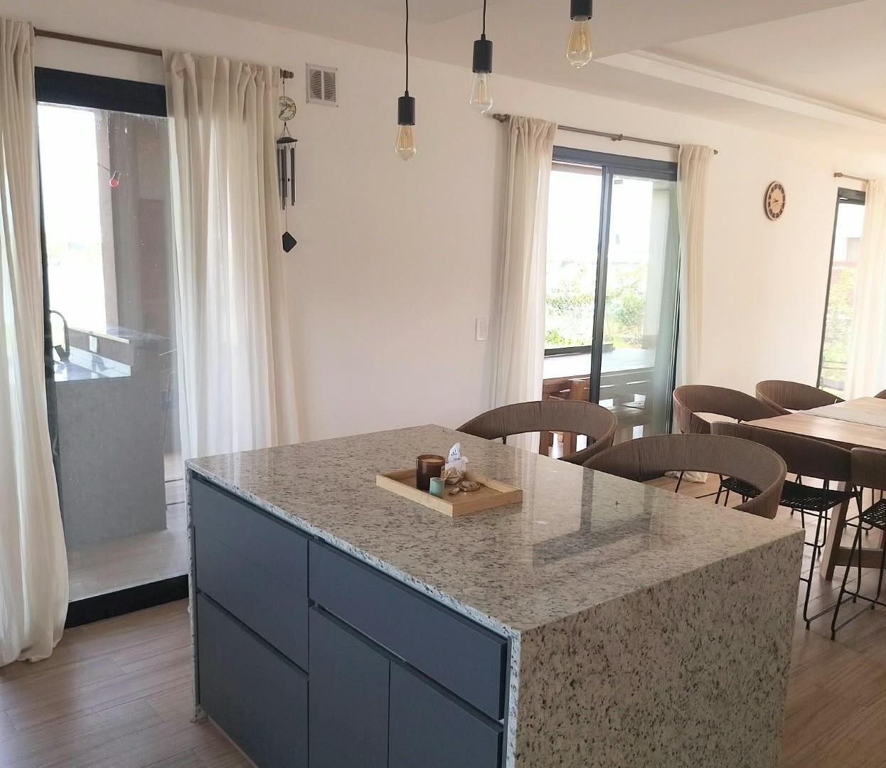 Foto de CASA A LAGUNA EN SAN SEBASTIAN 2 PLANTAS 3 DORM 3 BAÑOS PISCINA MUELLE, imagen 4