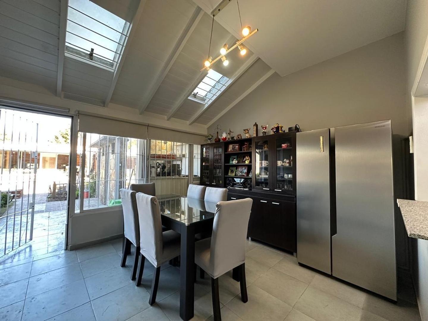Foto de VENTA CASA 3 AMBIENTES LUIS GUILLON -PILETA, imagen 1