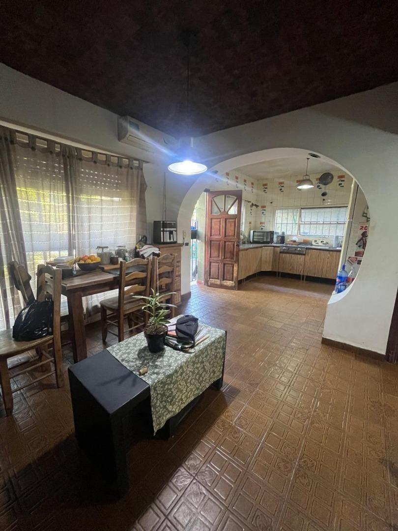 Foto de CASA EN VENTA 5 AMBIENTES TEMPERLEY, imagen 4