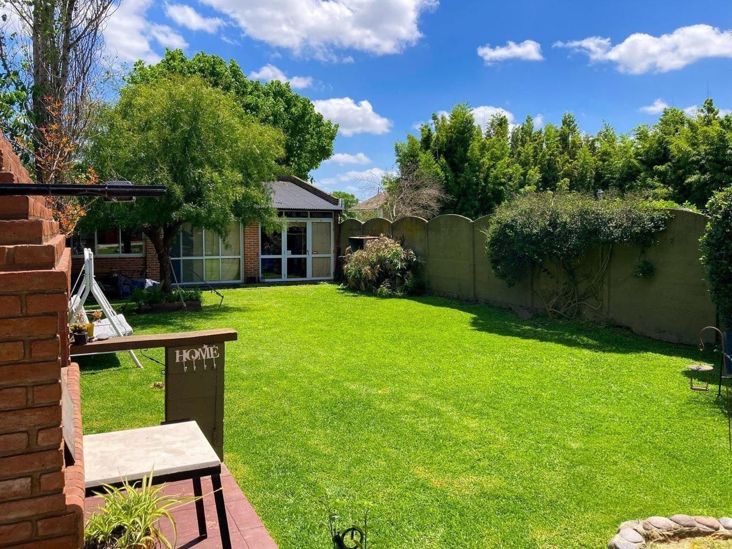 Foto de VENTA CASA 4 AMBIENTES CON PARQUE, imagen 1