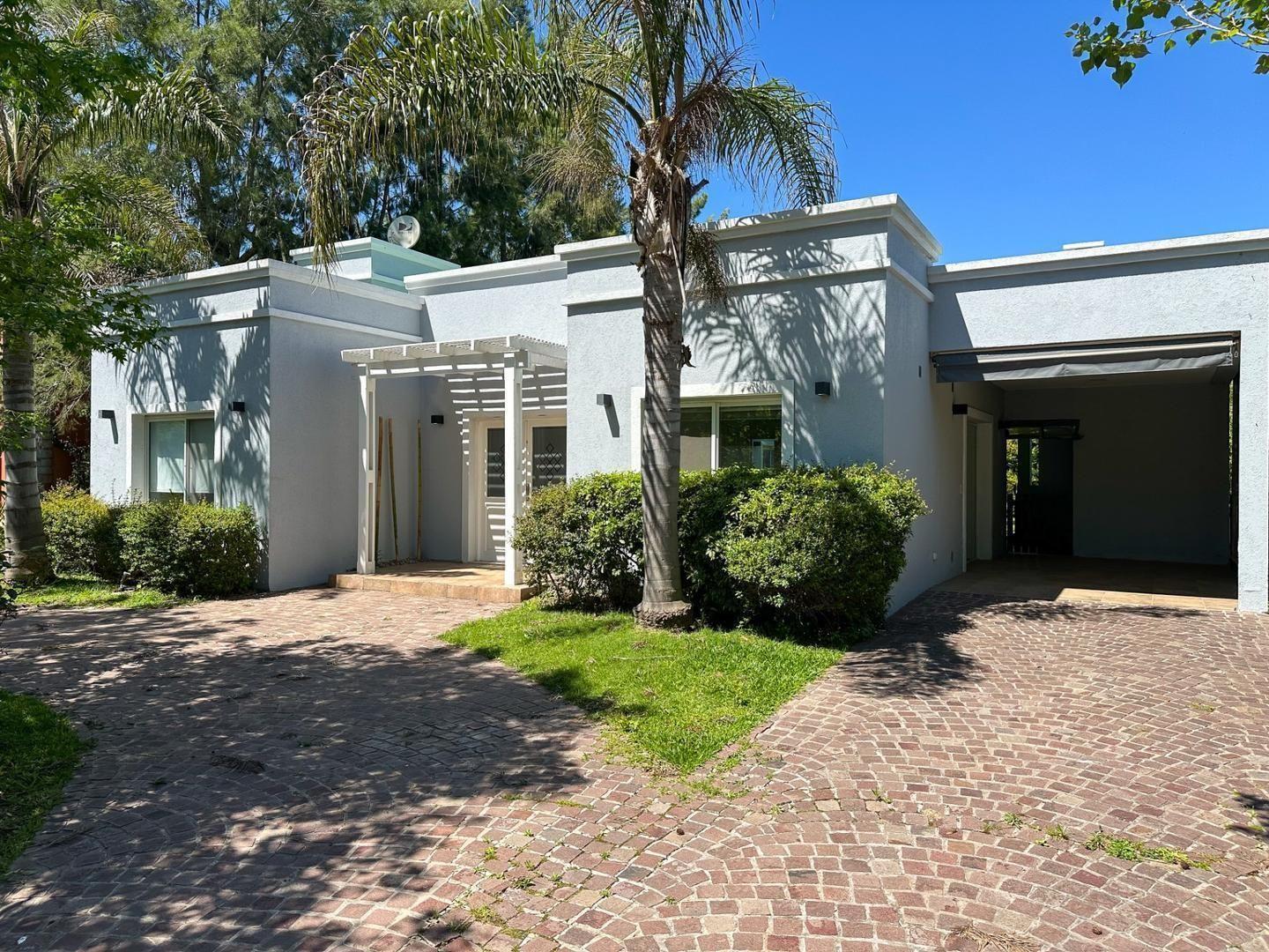 Foto de VENTA CASA DE 4 AMBIENTES BARRIO EL ROCIO, imagen 1