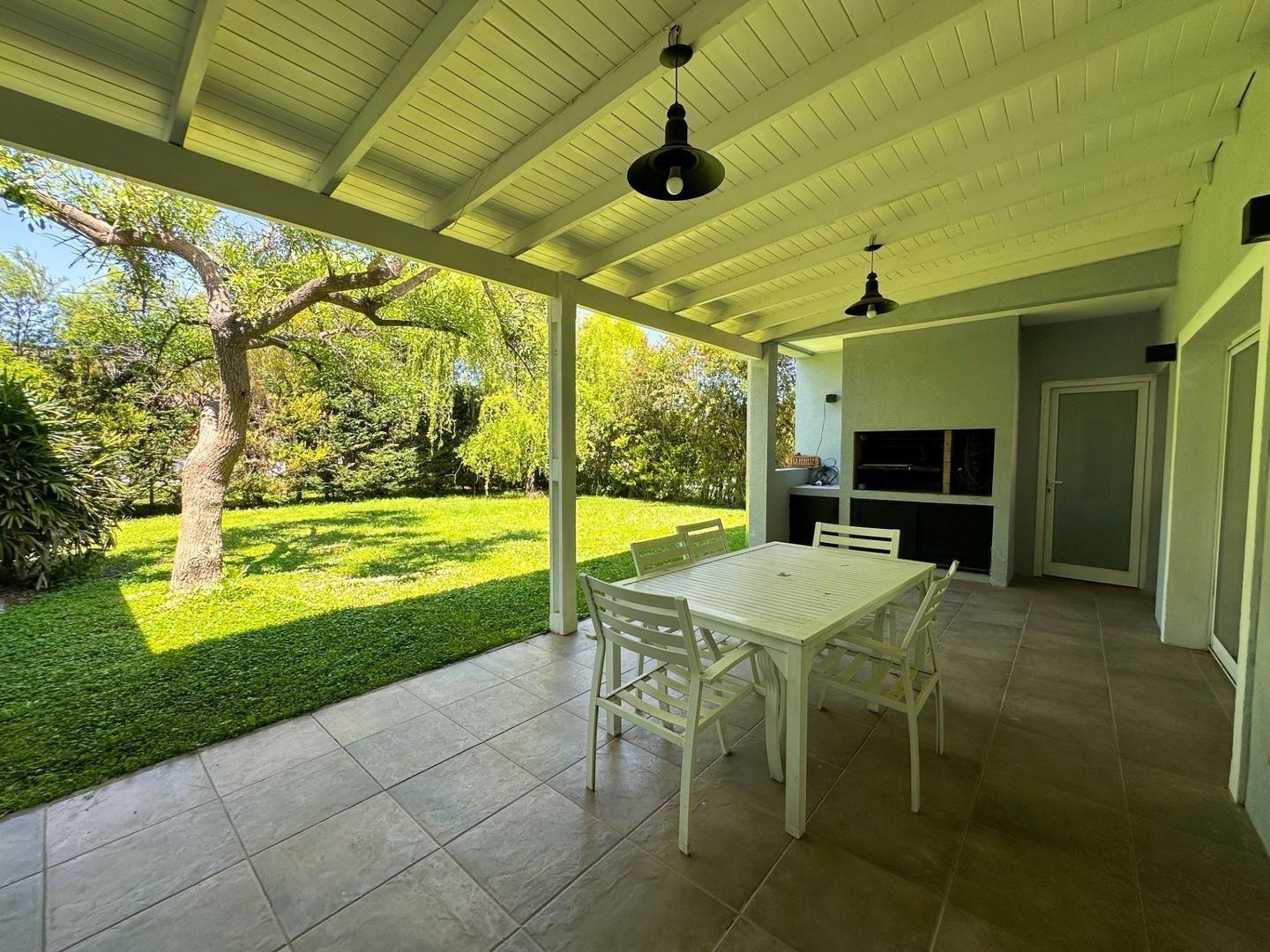 Foto de VENTA CASA DE 4 AMBIENTES BARRIO EL ROCIO, imagen 5