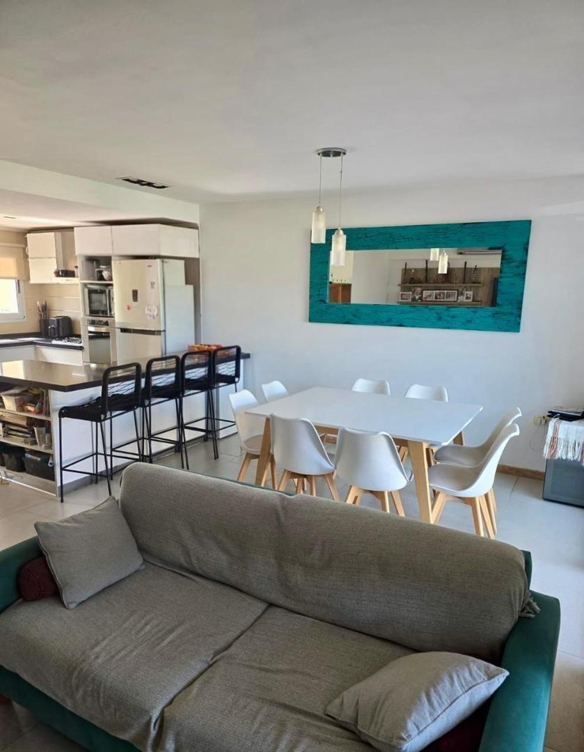 Foto de VENTA CASA TIPO DUPLEX 4 AMBIENTES EN MIRASOLES APTO CRED, imagen 2