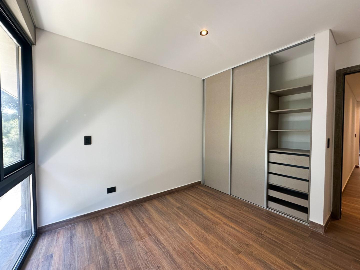 Foto de DUPLEX EN VENTA 4 AMBIENTES CANNING, imagen 4