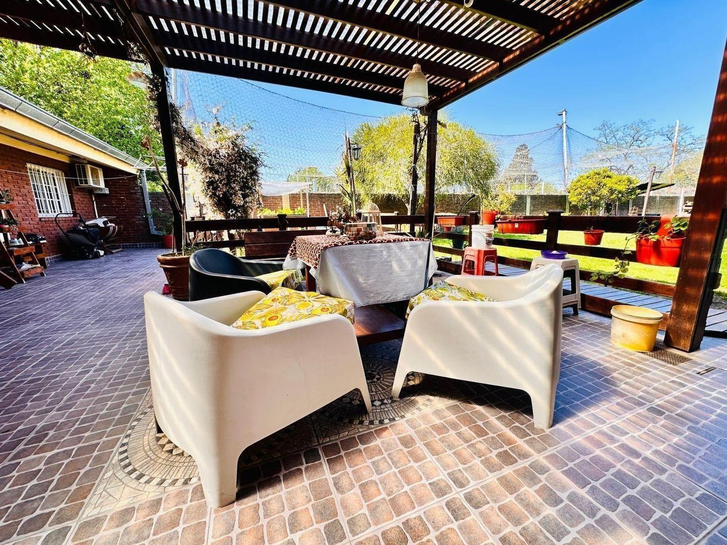 Foto de Casa 4 ambiente en venta Monte Grande con Jardín, imagen 2