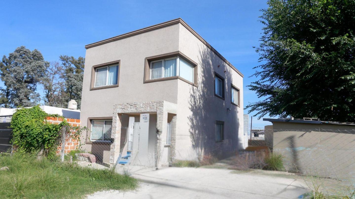Foto de Casa 4 ambientes en Venta Ezeiza Tristán Suárez, c/pileta, imagen 2