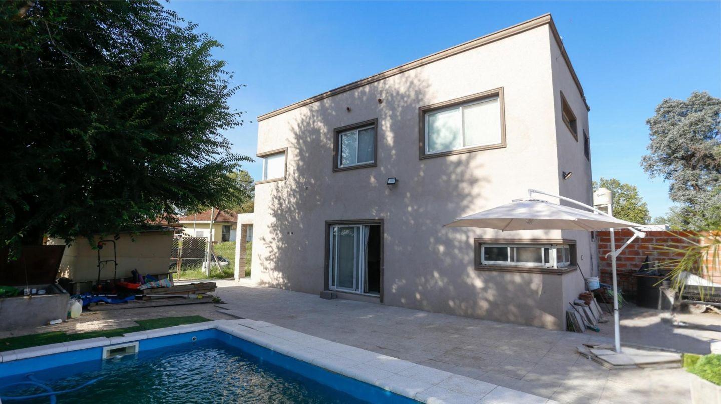 Foto de Casa 4 ambientes en Venta Ezeiza Tristán Suárez, c/pileta, imagen 1