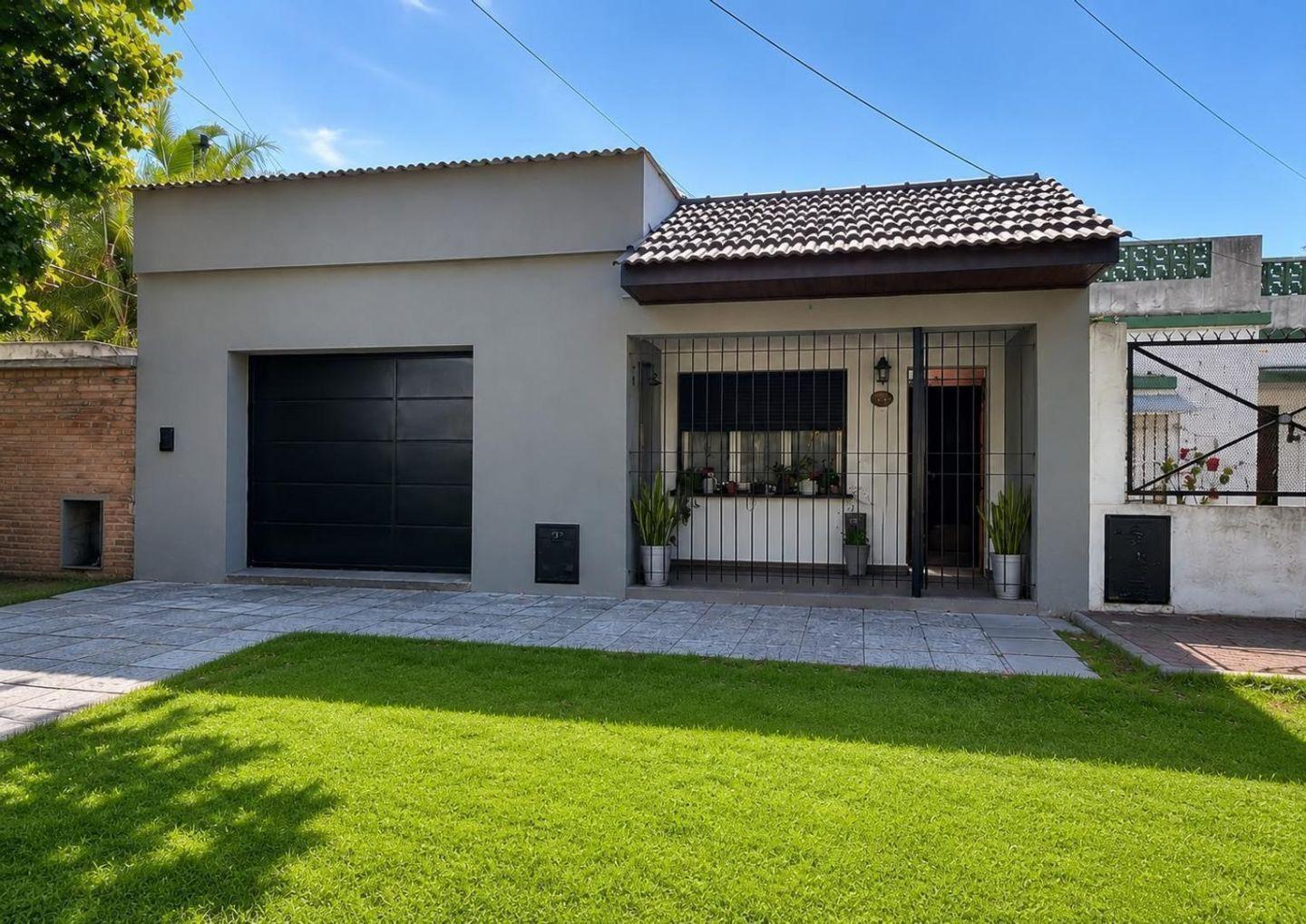 Foto de CASA EN VENTA 4 AMBIENTES EN BANFIELD APTO CREDITO, imagen 1