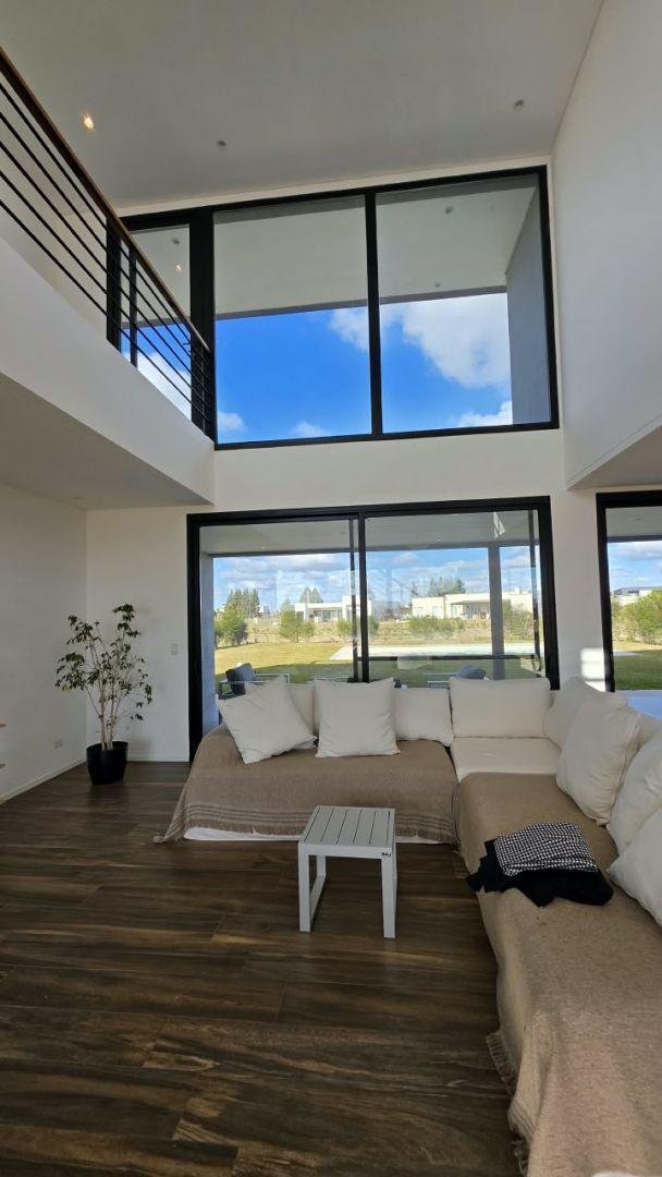 Foto de CASA DE DISEÑO MODERNO EN LA ALAMEDA CANNING, imagen 3