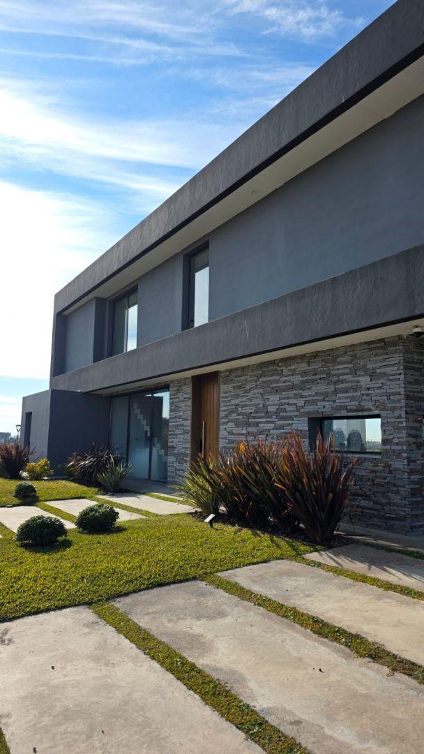 Foto de CASA DE DISEÑO MODERNO EN LA ALAMEDA CANNING, imagen 2