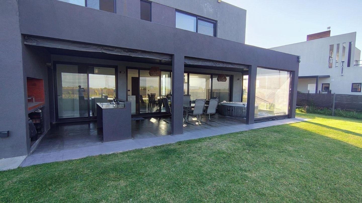 Foto de CASA 5 AMBIENTES EN VENTA PRESIDENTE PERON BARRIO LA ALAMEDA, imagen 1