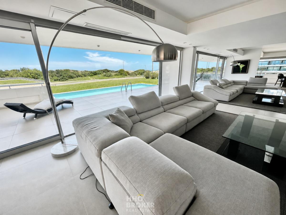 Foto de DEPARTAMENTO EN VENTA. FRENTE AL MAR. PLAYA BRAVA. PUNTA DEL ESTE., imagen 2