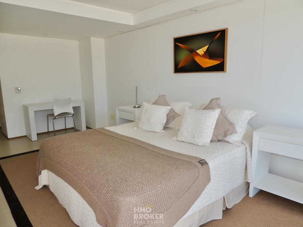 Foto de DEPARTAMENTO EN VENTA. FRENTE AL MAR. PLAYA BRAVA. PUNTA DEL ESTE., imagen 2