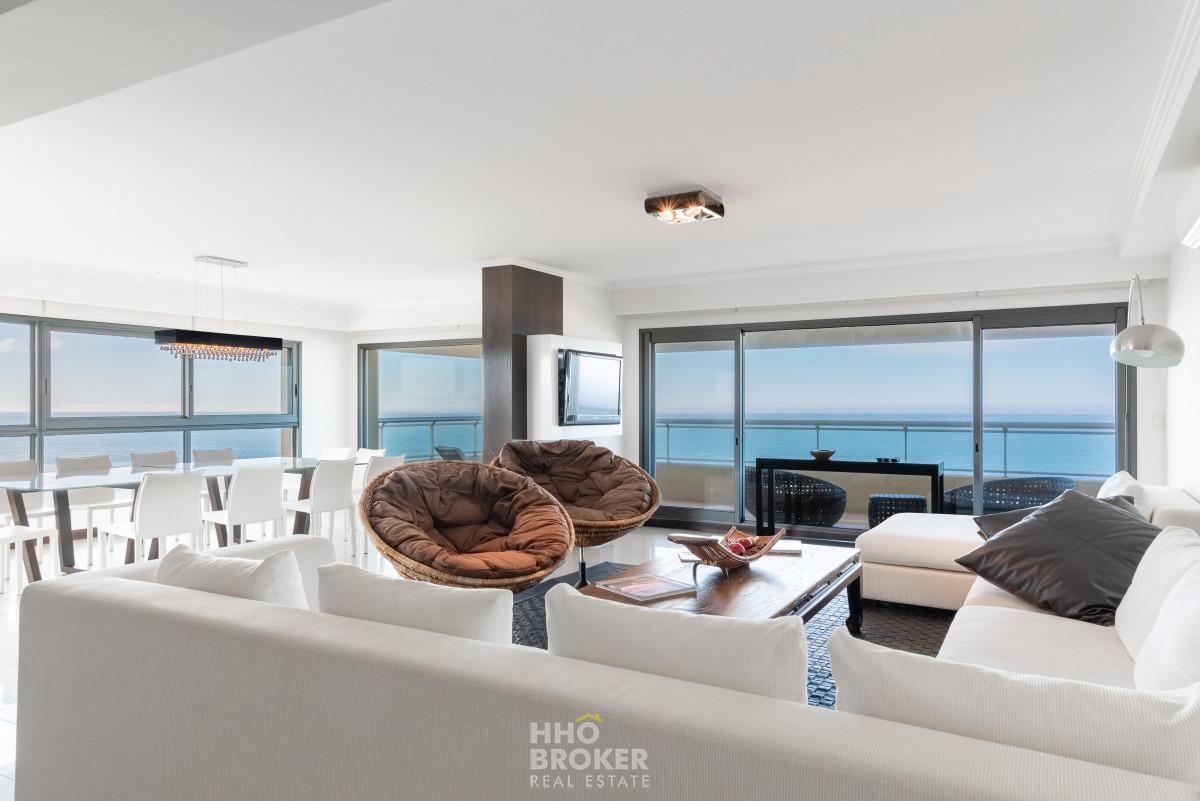 Foto de APARTAMENTO ESQUINERO. PLANTA ESPECIAL. 3 DORMITORIOS EN SUITE. TORRE, imagen 1