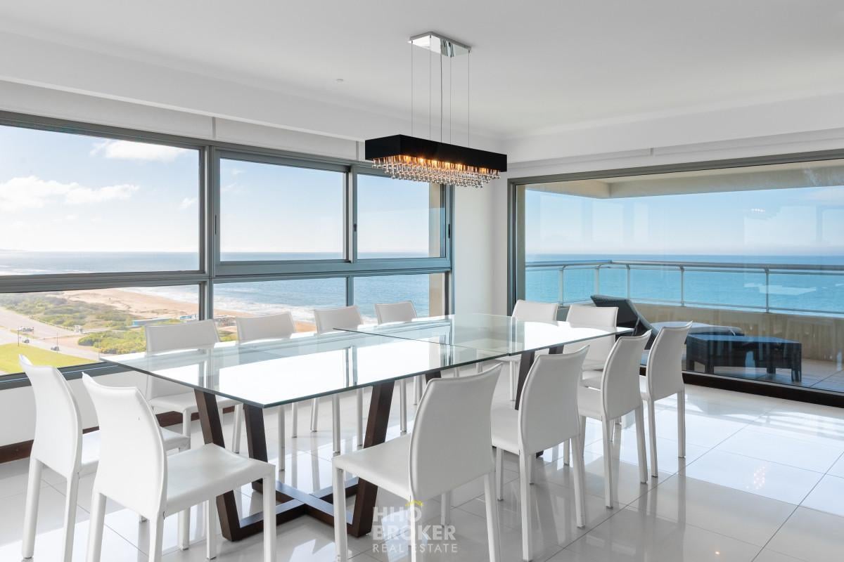 Foto de APARTAMENTO ESQUINERO. PLANTA ESPECIAL. 3 DORMITORIOS EN SUITE. TORRE, imagen 2
