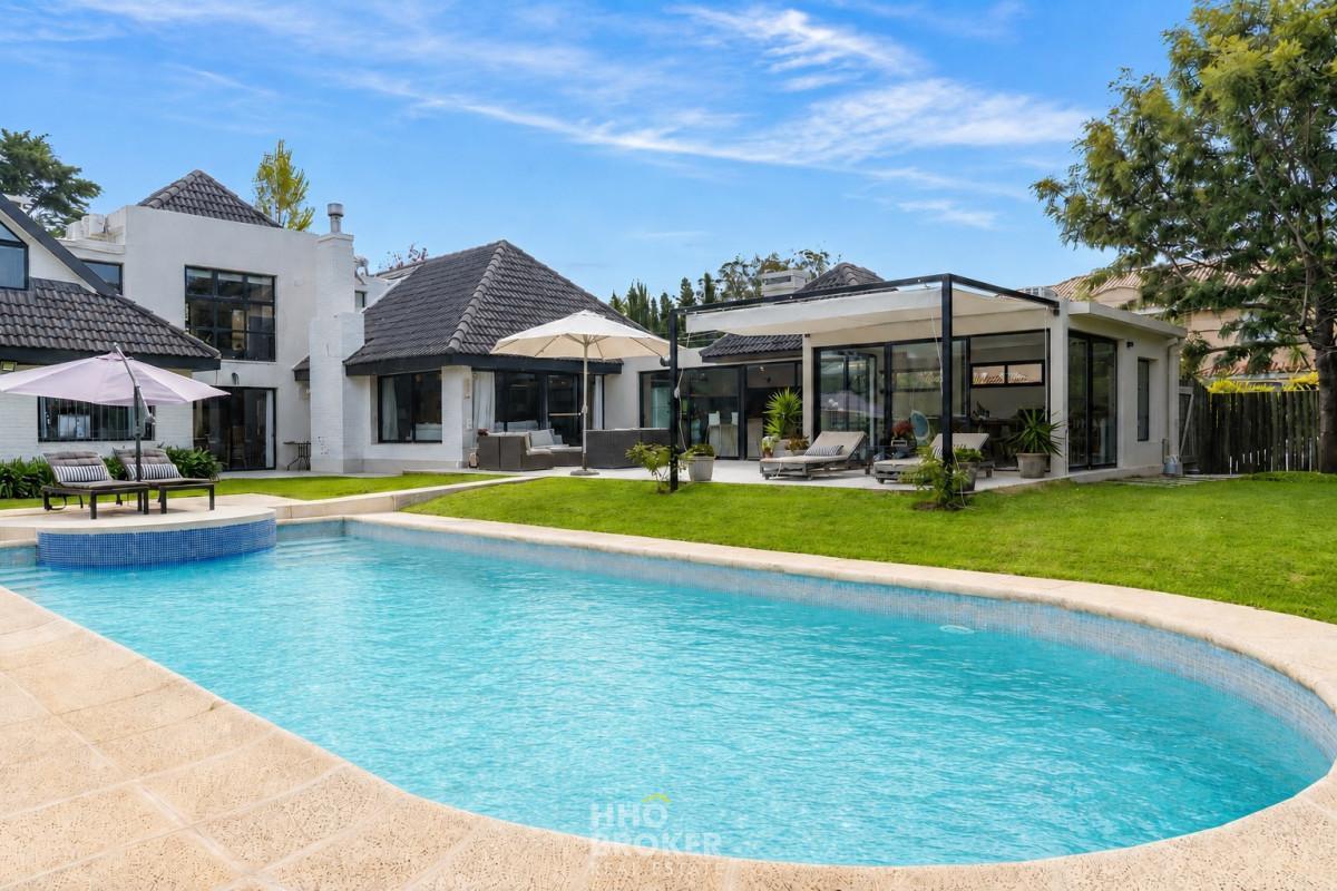 Foto de CASA A LA VENTA. 5 DORMITORIOS BEVERLY HILLS. PUNTA DEL ESTE., imagen 2