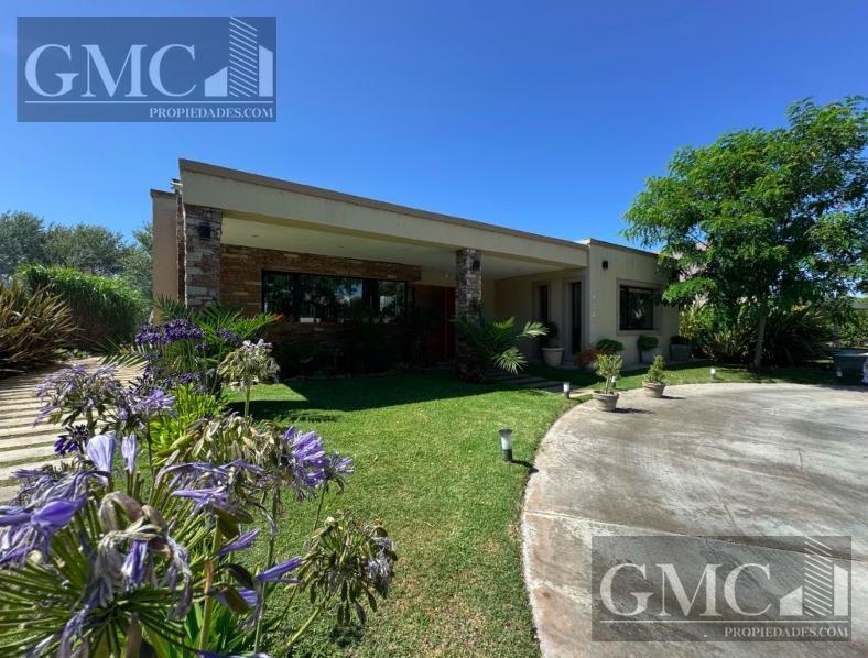 VENTA DE CASA EN BARRIO PRIVADO