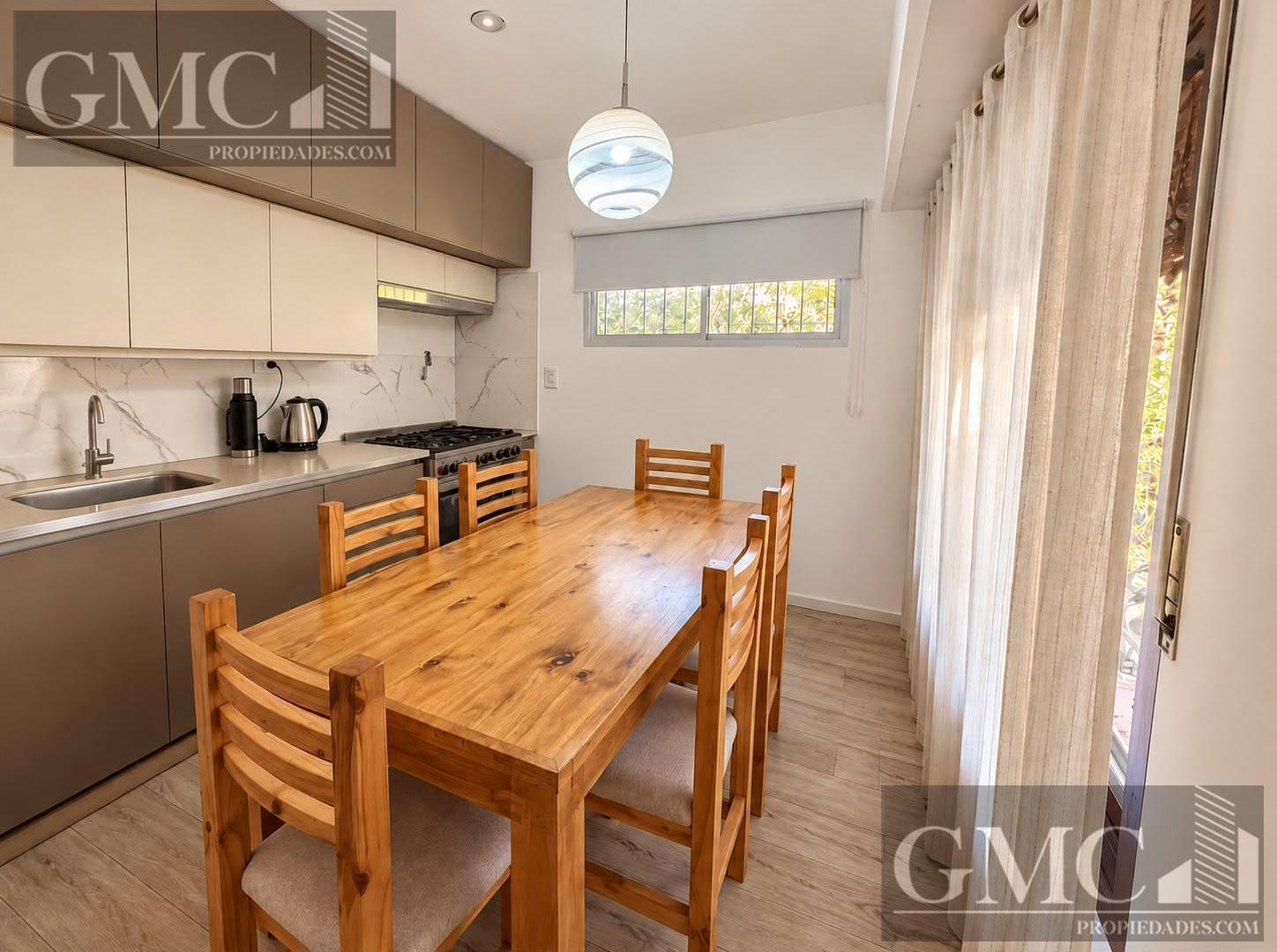 Foto de Casa 4 ambientes con parque a cuadras del mar, imagen 1