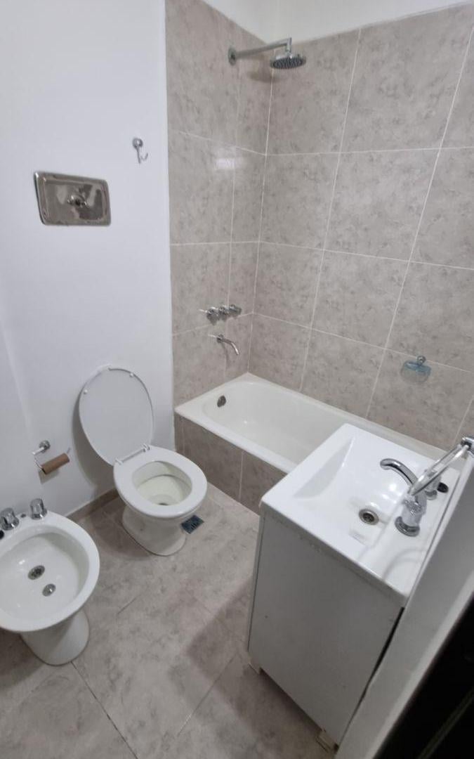 Foto de RECIÉN PINTADO Y LISTO PARA MUDARTE! 2 AMBIENTES CON COCINA Y LAVADERO, imagen 4
