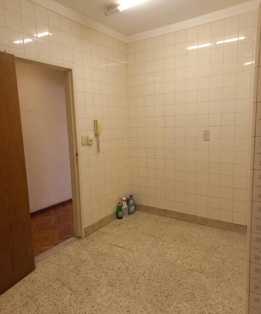 Foto de Excepcional Semipiso de 4 Ambientes al Frente con Cochera a mts. de, imagen 4