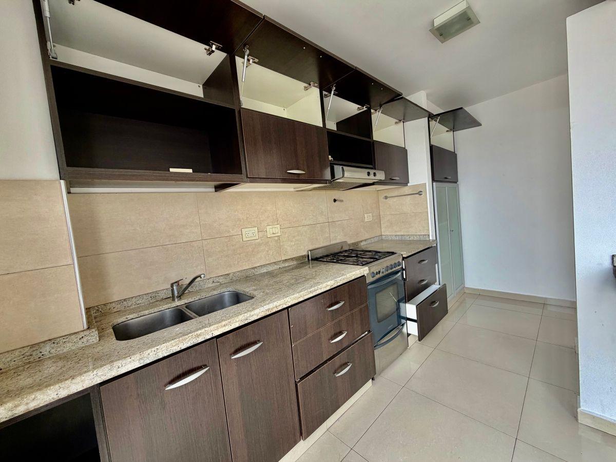 Foto de ALQUILER hermoso departamento 4 ambientes en el centro de Castelar Norte, imagen 3