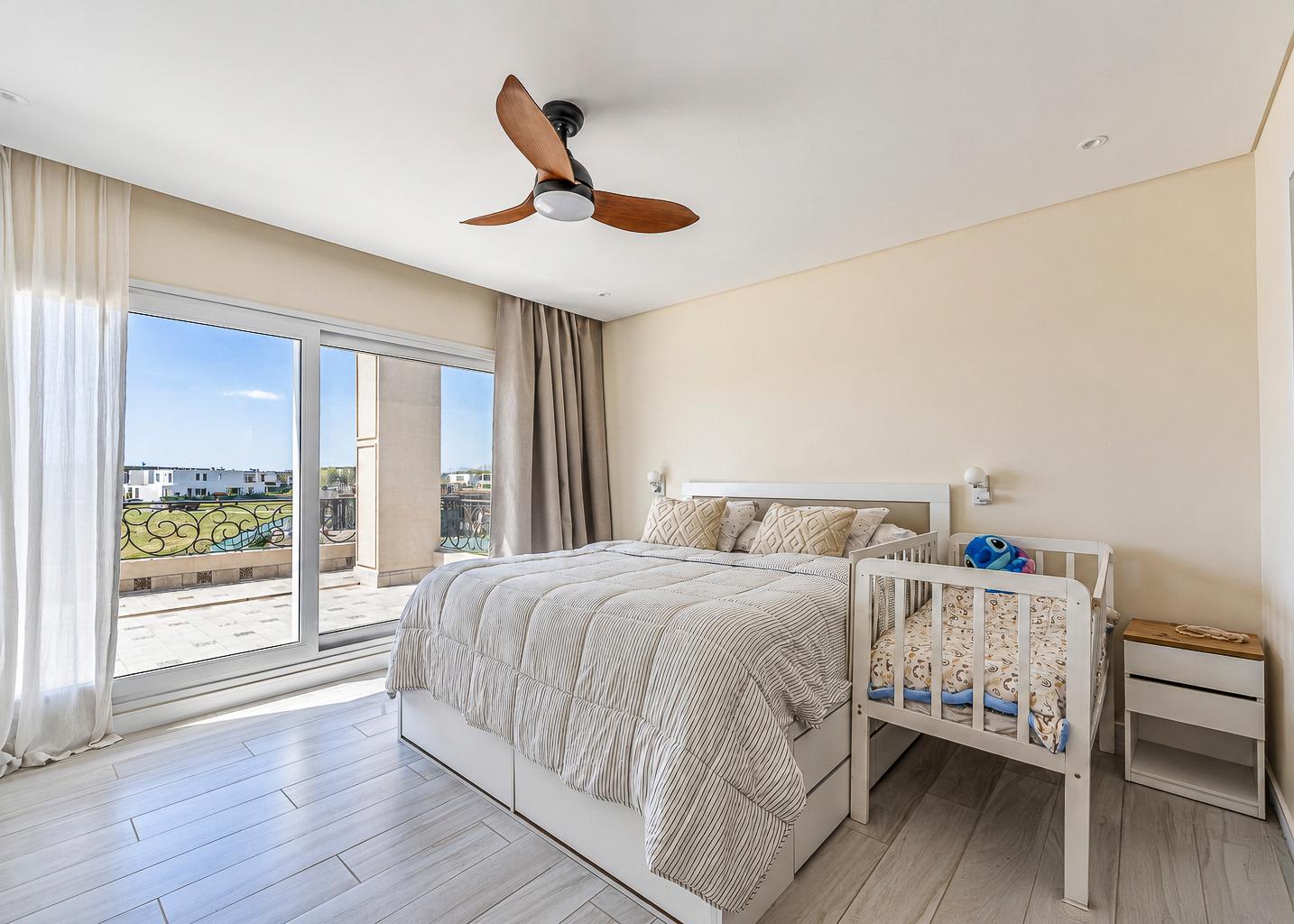 Foto de IMPONENTE CASA EN BARRIO SAN FERMIN CON LOTE A LA LAGUNA, PILETA Y GRAN, imagen 4