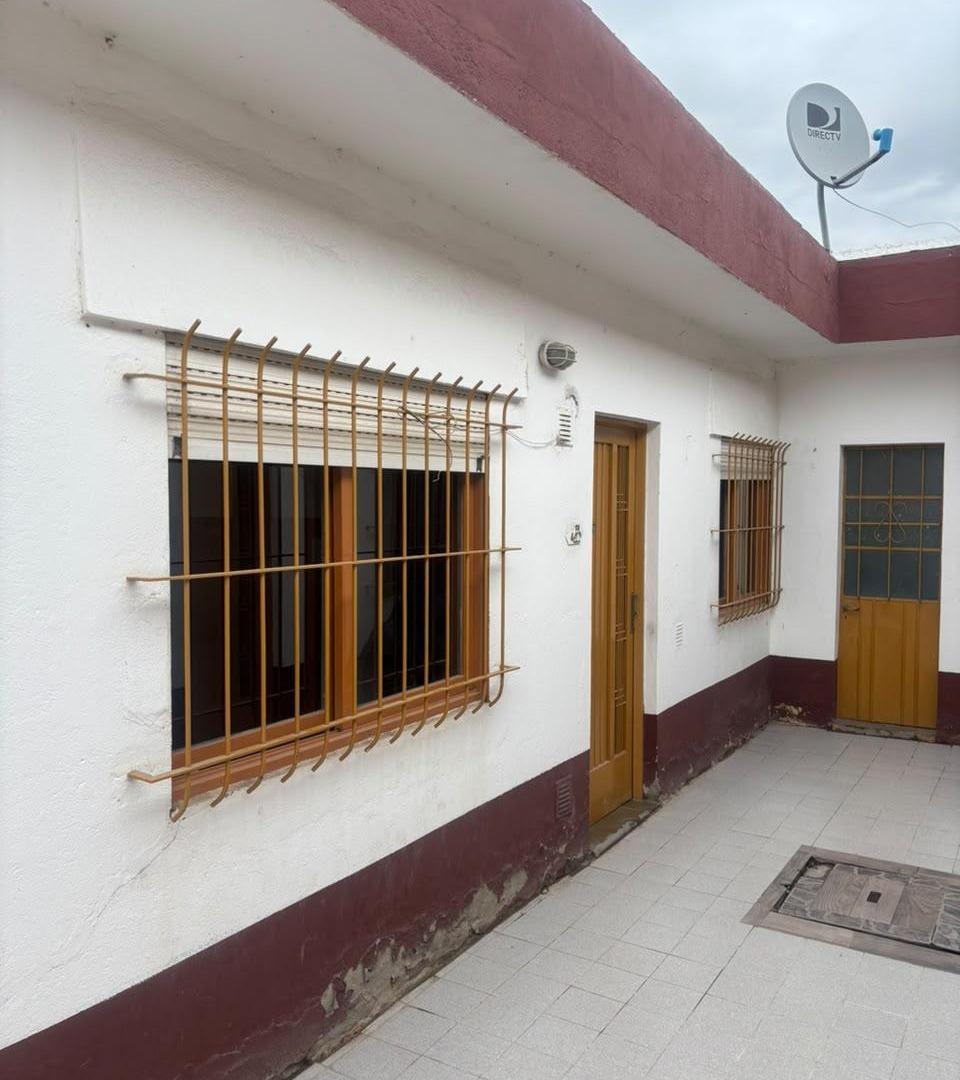 Foto de Se alquila departamento 2 ambientes, Ciudad de Cipolletti, imagen 1