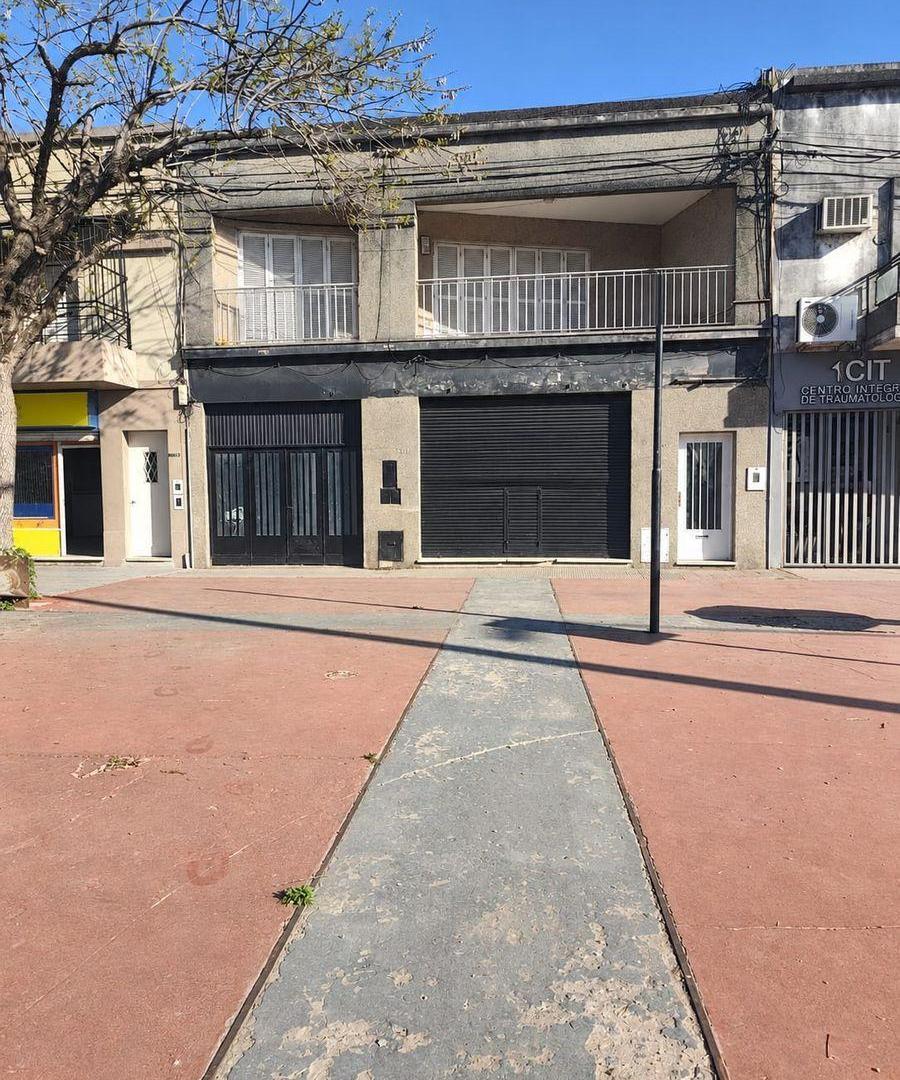 Foto de Casa en planta alta de 3 dormitorios con local comercial sobre Gral. Paz, imagen 1
