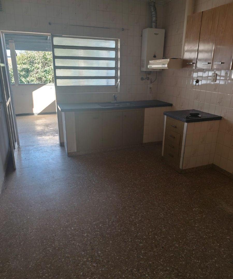 Foto de Casa en planta alta de 3 dormitorios con local comercial sobre Gral. Paz, imagen 4