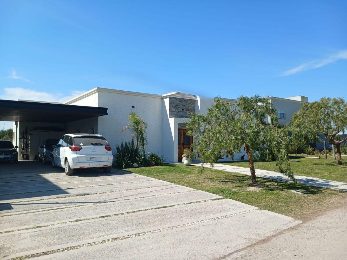 Foto de Casa en una planta con pileta y galería. Barrio El Ensueño · Ingeniero, imagen 4
