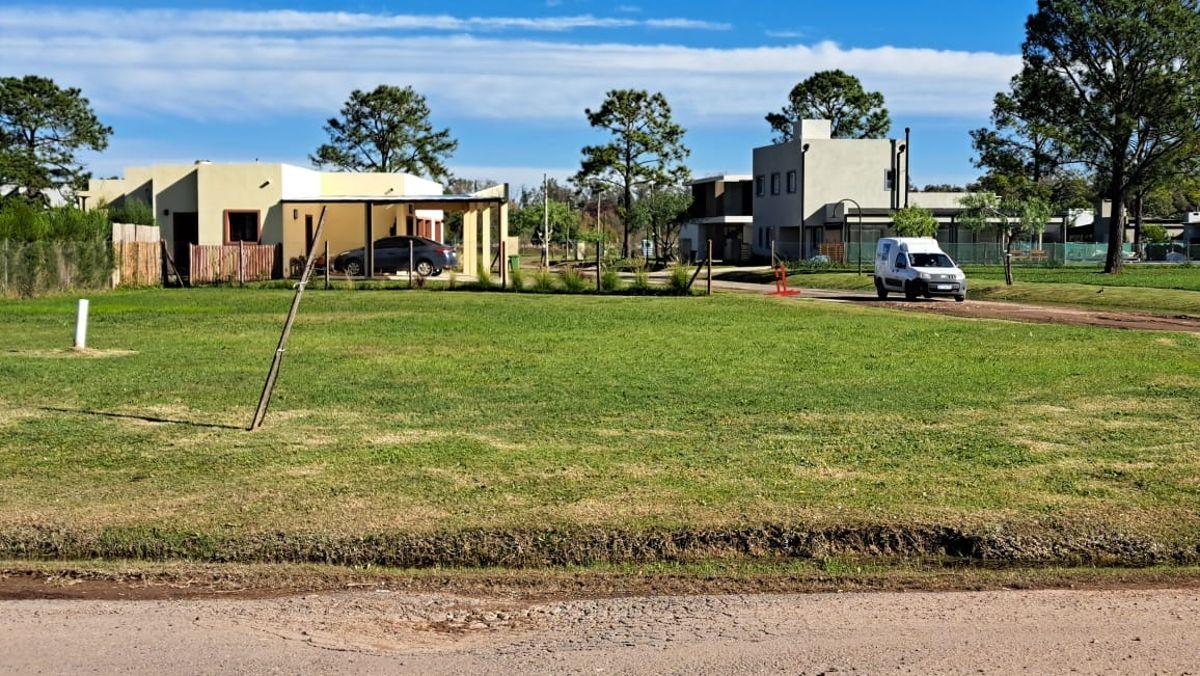 Foto de Lote central, de 757 m2. en esquina muy próximo a la laguna., imagen 3