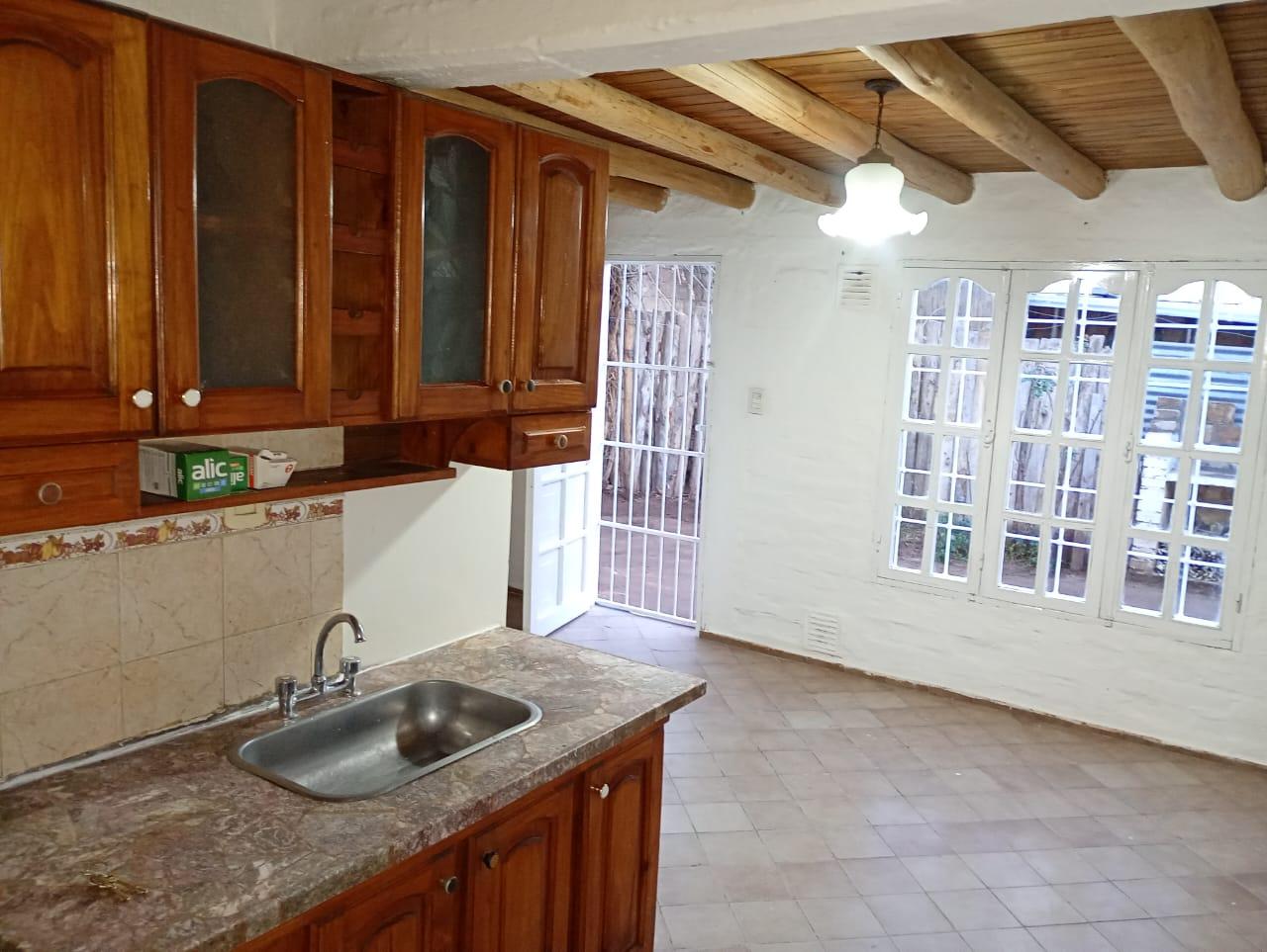 Foto de ALQUILER – CASA 1 DORMITORIO CON COCHERA Y PATIO | PERDRIEL, imagen 4