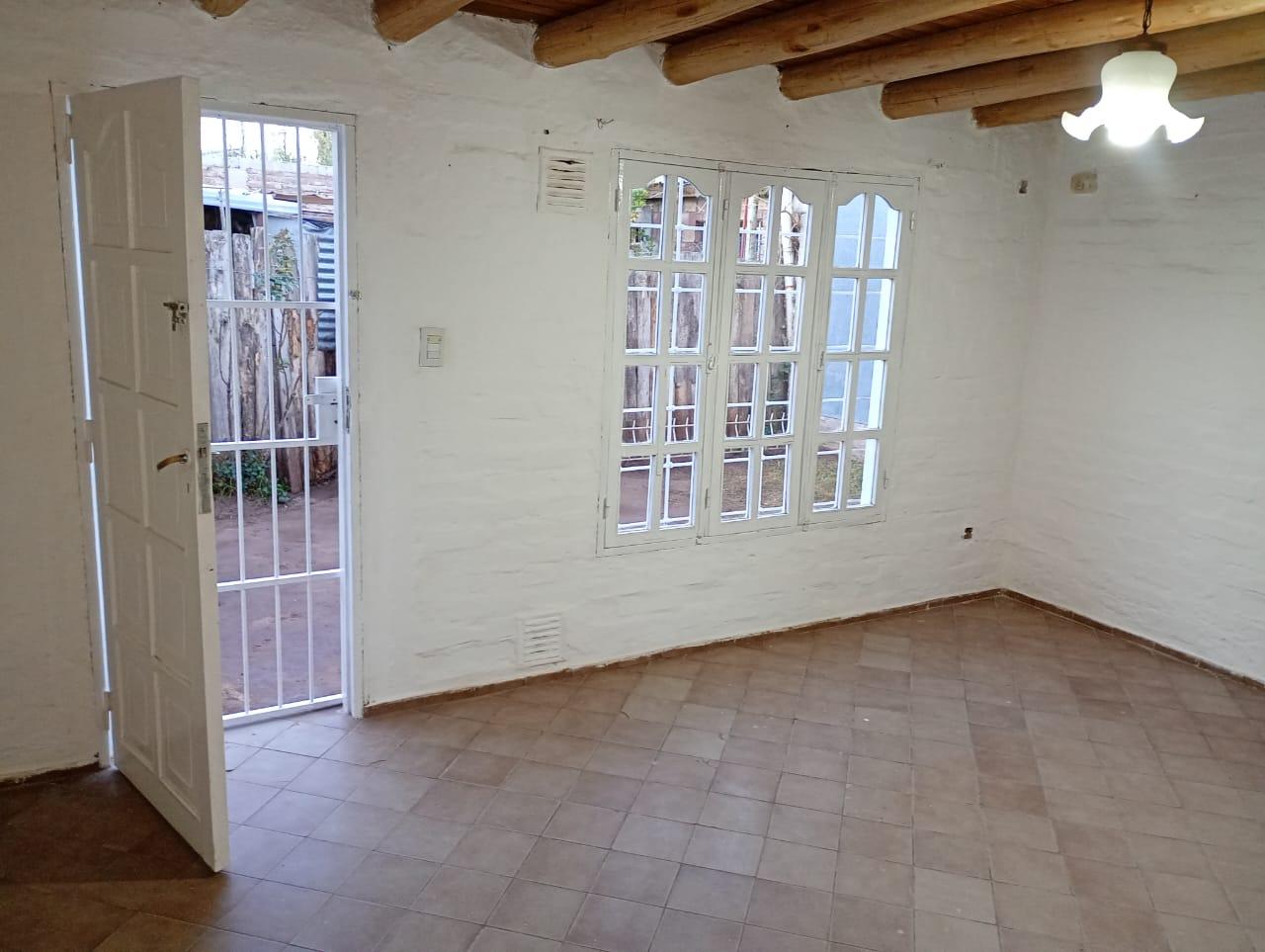 Foto de ALQUILER – CASA 1 DORMITORIO CON COCHERA Y PATIO | PERDRIEL, imagen 5