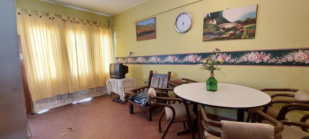 Foto de Venta casa 3 ambientes y 2 locales Quilmes, imagen 2