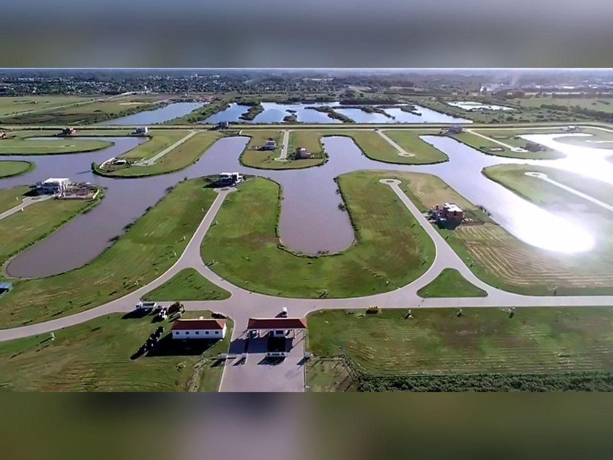 Foto de LOTE EN VENTA A LA LAGUNA BARRIO MAGALLANES PUEBLOS DEL PLATA HUDSON, imagen 2