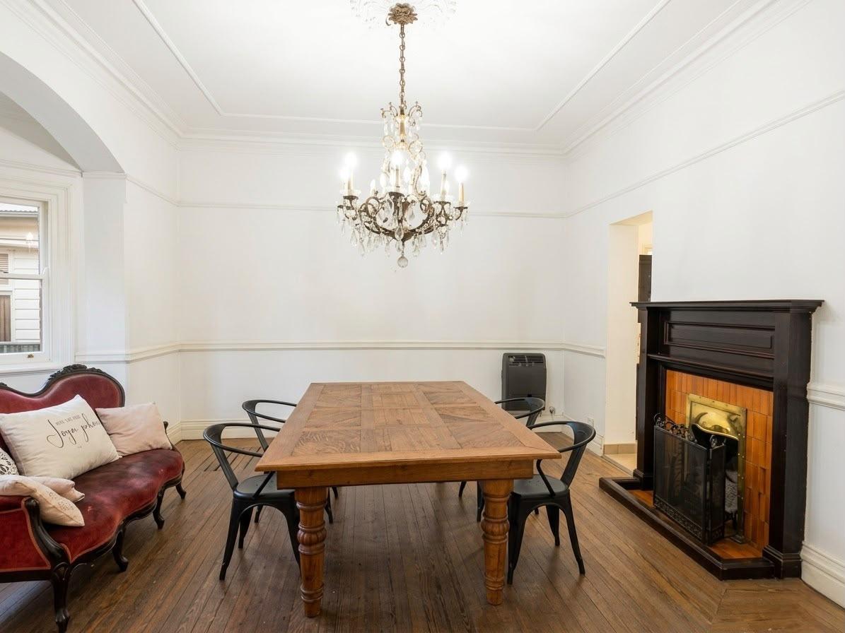 Foto de CASA DE CATEGORÍA EN ALQUILER – BARRIO INGLÉS DE TEMPERLEY, imagen 2