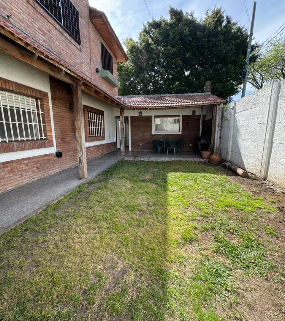 Foto de Hermoso PH de 3 dormitorios con jardín, galería y garage en excelente, imagen 2