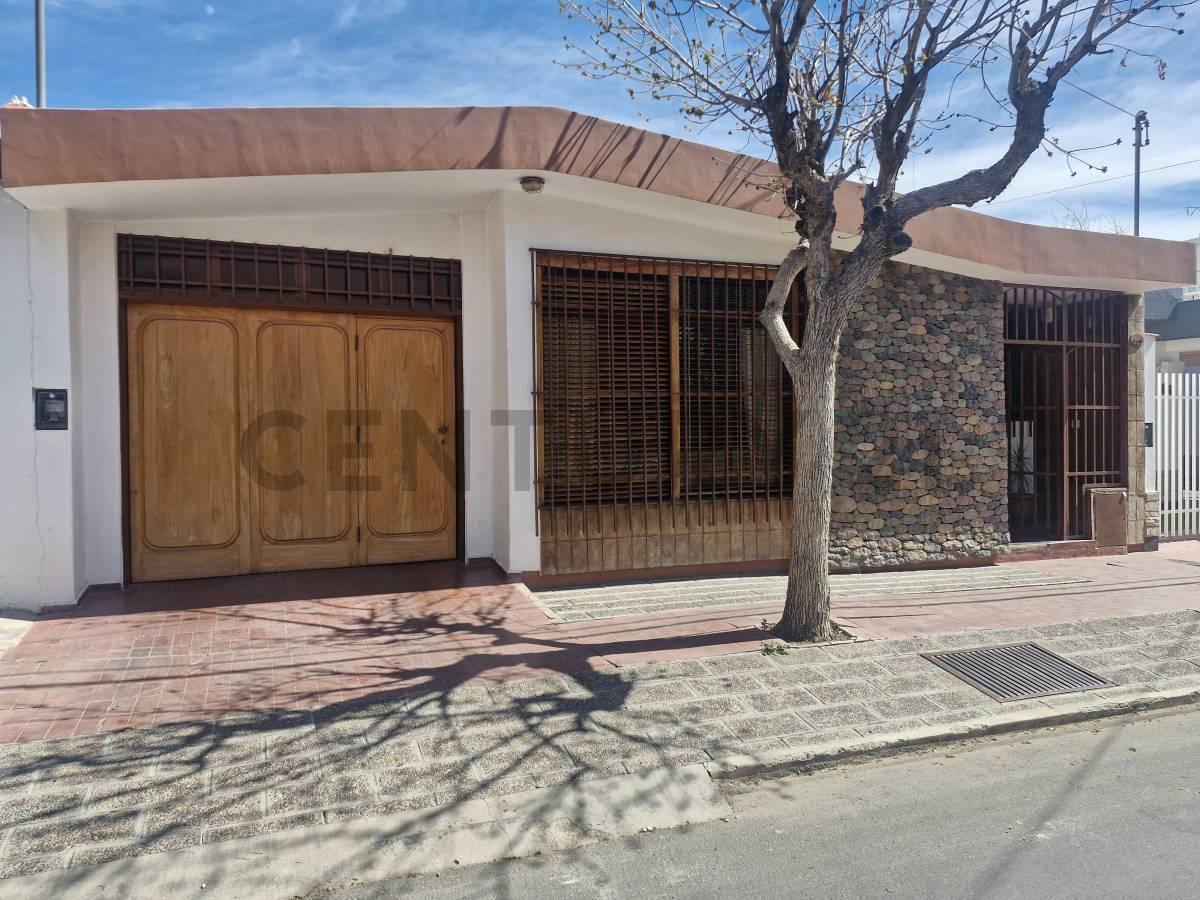Foto de CASA EN VENTA C/PILETA VILLANUEVA, imagen 1
