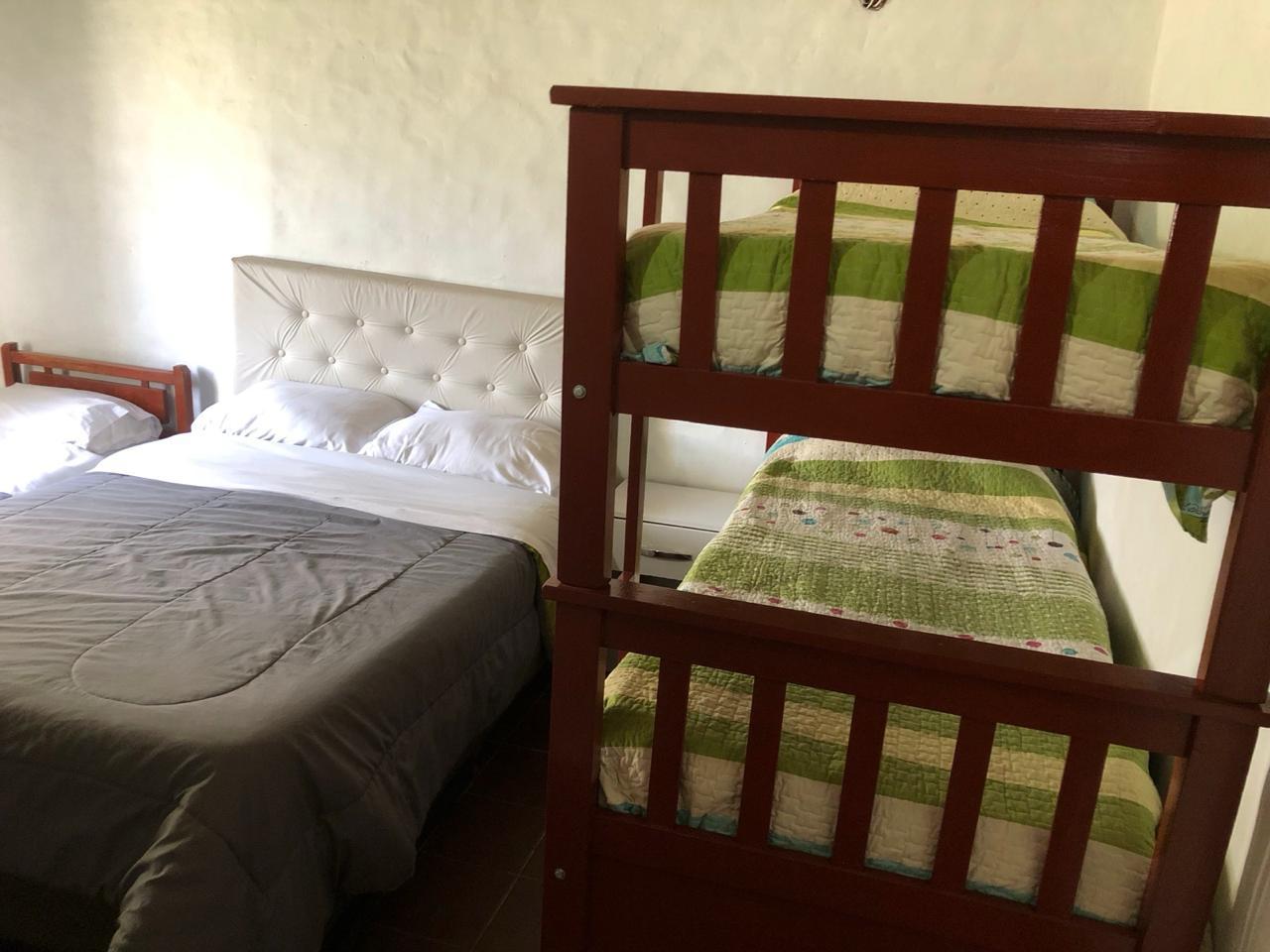 Foto de Venta de casa esquina con quincho y pileta, imagen 2