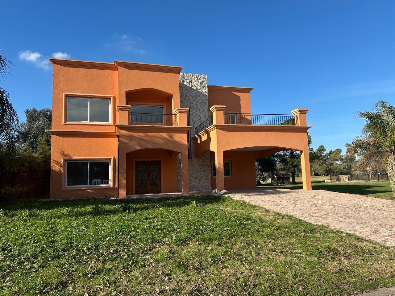 Foto de Hermosa casa estilo toscano, vista al golf, a estrenar, imagen 1